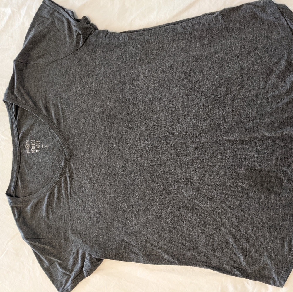 Juniors Short Sleeve V-Neck Tee